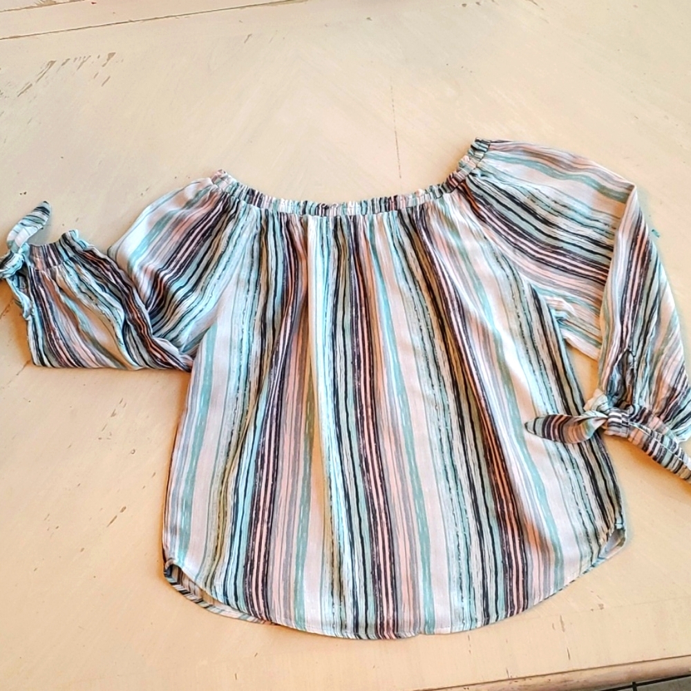 🌺3 for $10 Jolt Blouse - Picture 4 of 6